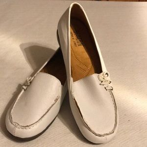 NWOT Beacon shoes